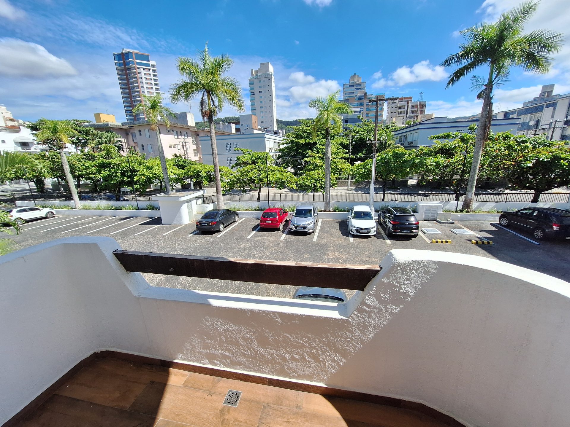Apto 2 dorms., sacada, lazer, região do Aquário, 1 vaga em Enseada, Guarujá — foto 5