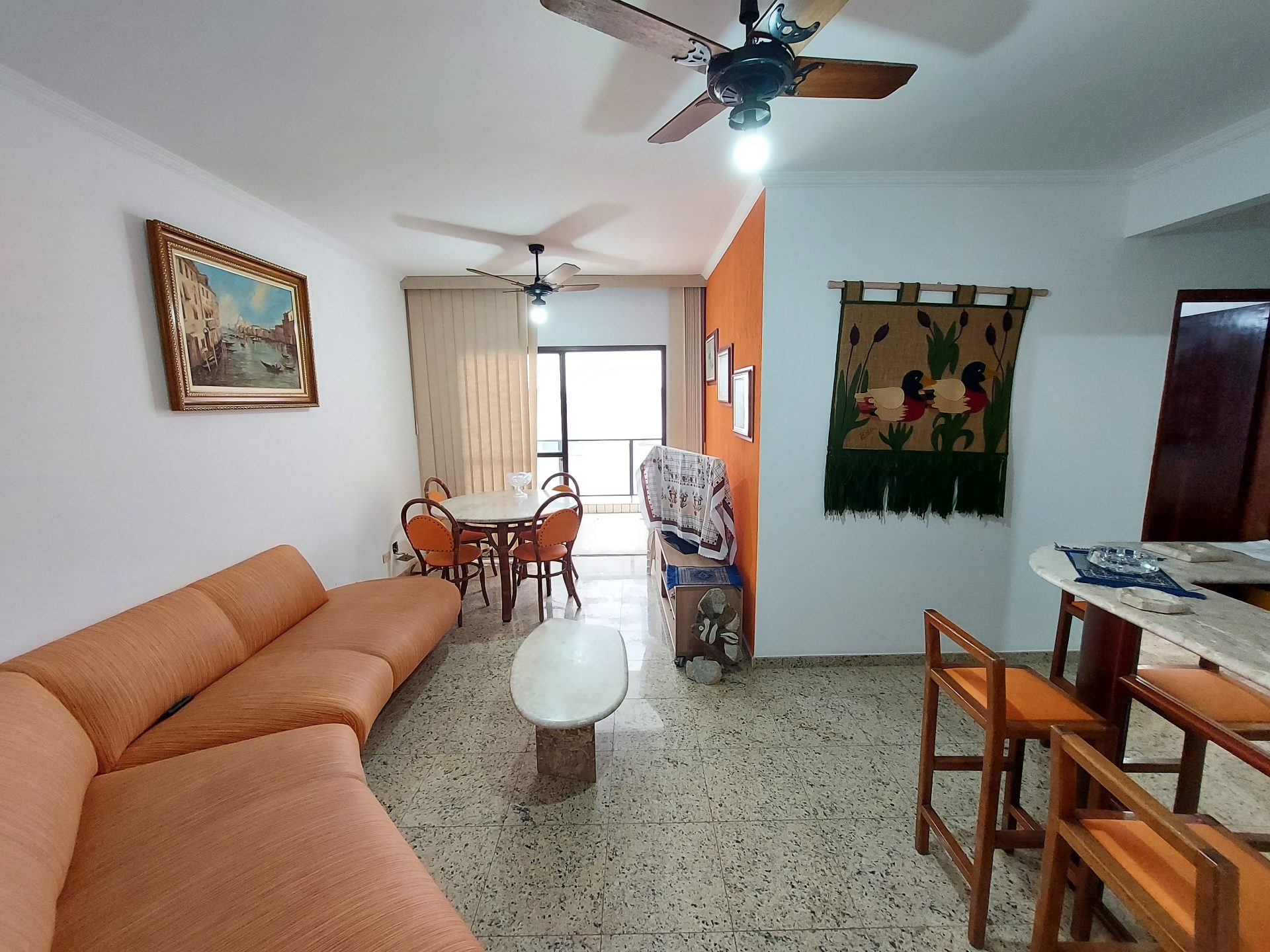 Apto 250m praia, 2 quartos, sacada, 1 vaga, Enseada