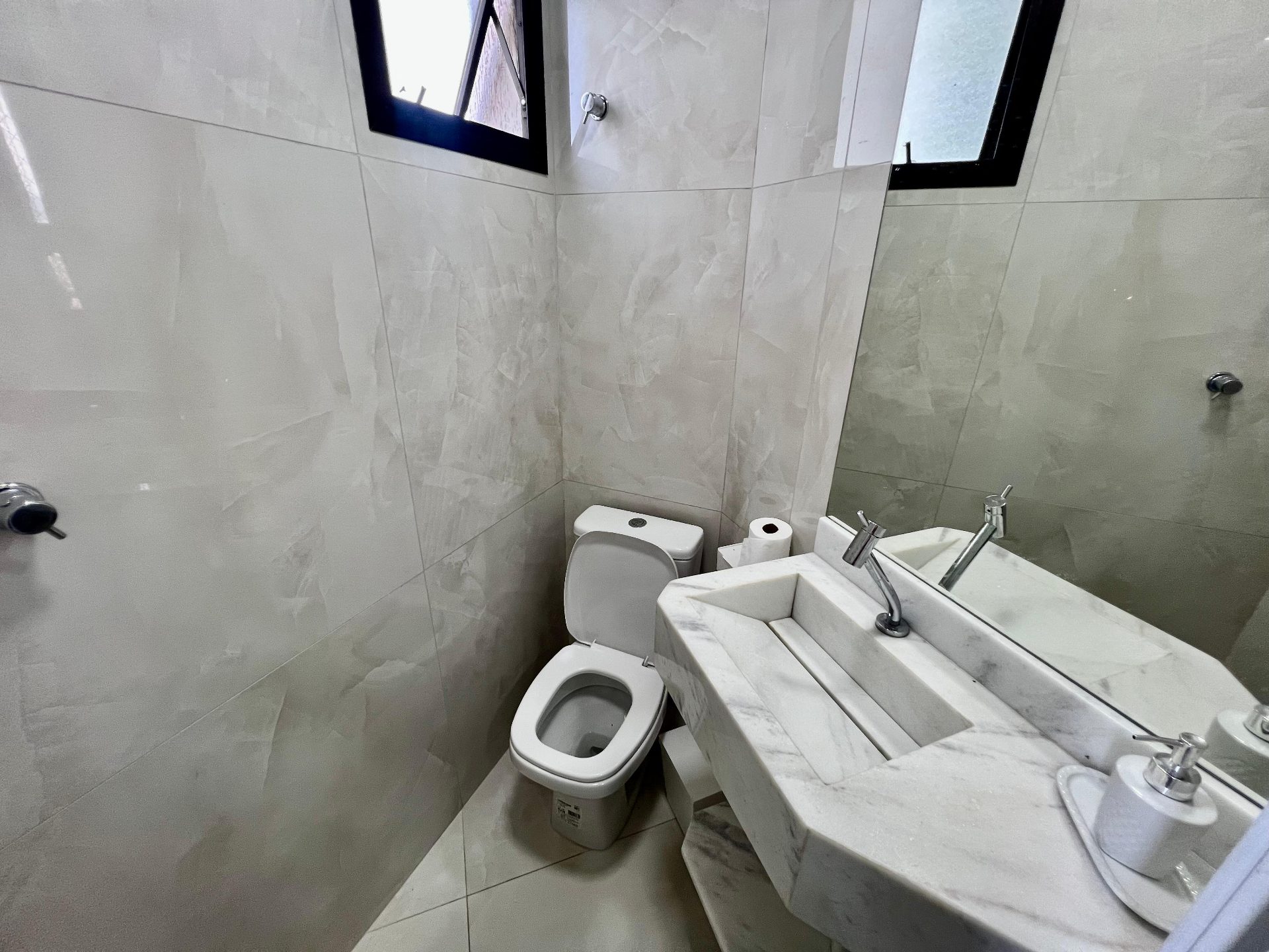 Apartamento Moderno a 350m da Praia da Enseada – Conforto e Lazer em um Só Lugar!  em Loteamento João Batista Julião, Guarujá — foto 22