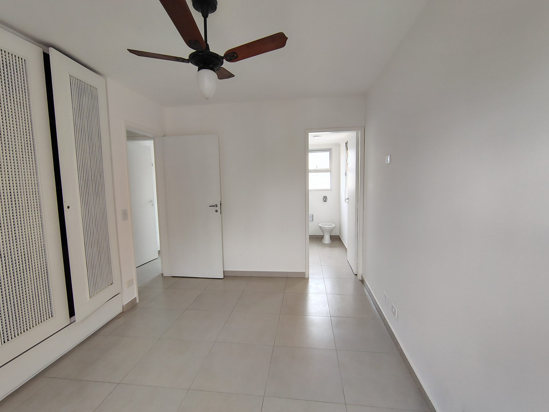 Apto 4 dorms., 1 vaga, andar alto, sacada, Pitangueiras (cópia) em Pitangueiras, Guarujá — foto 16