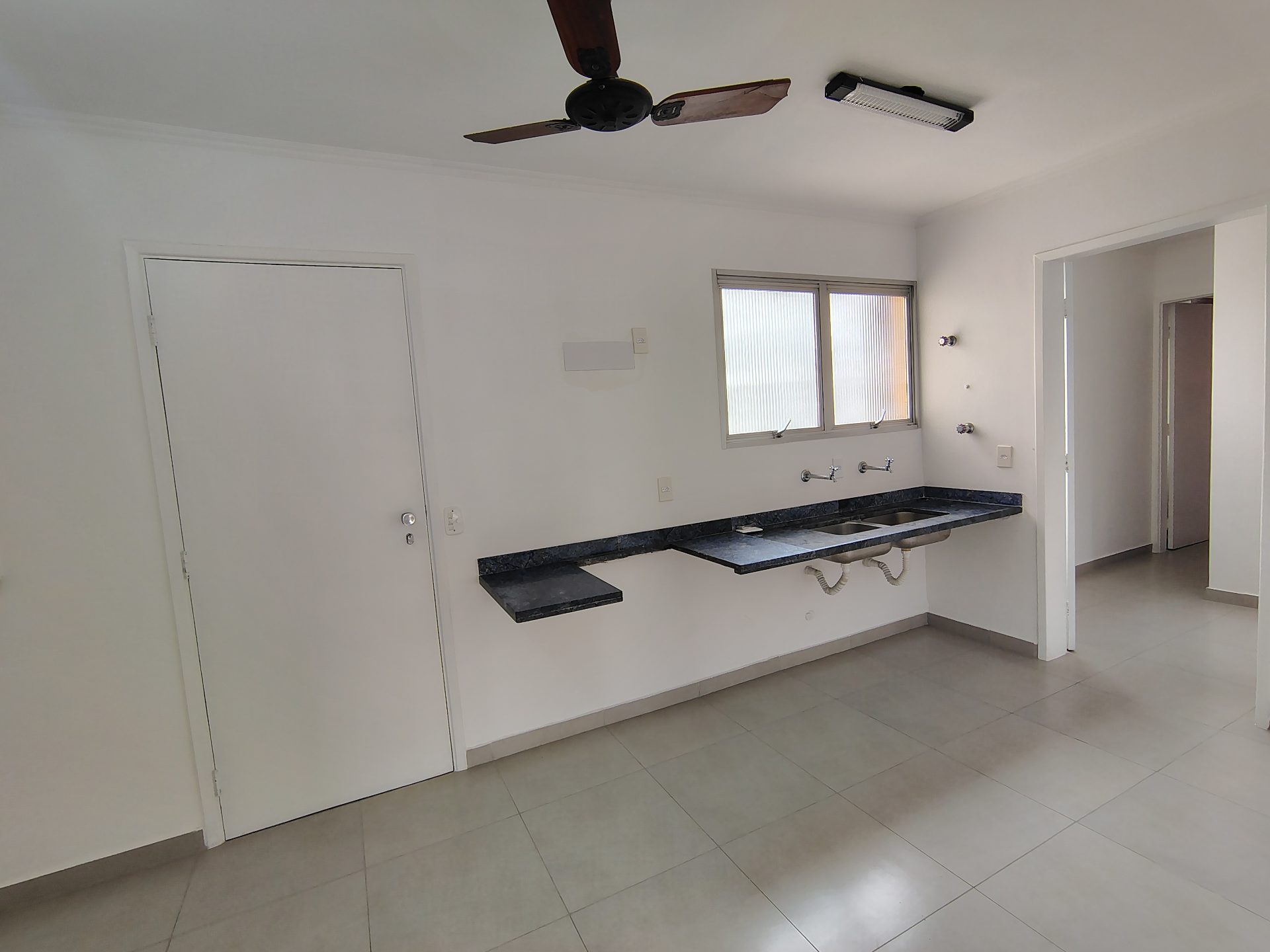 Apto 4 dorms., 1 vaga, andar alto, sacada, Pitangueiras (cópia) em Pitangueiras, Guarujá — foto 22