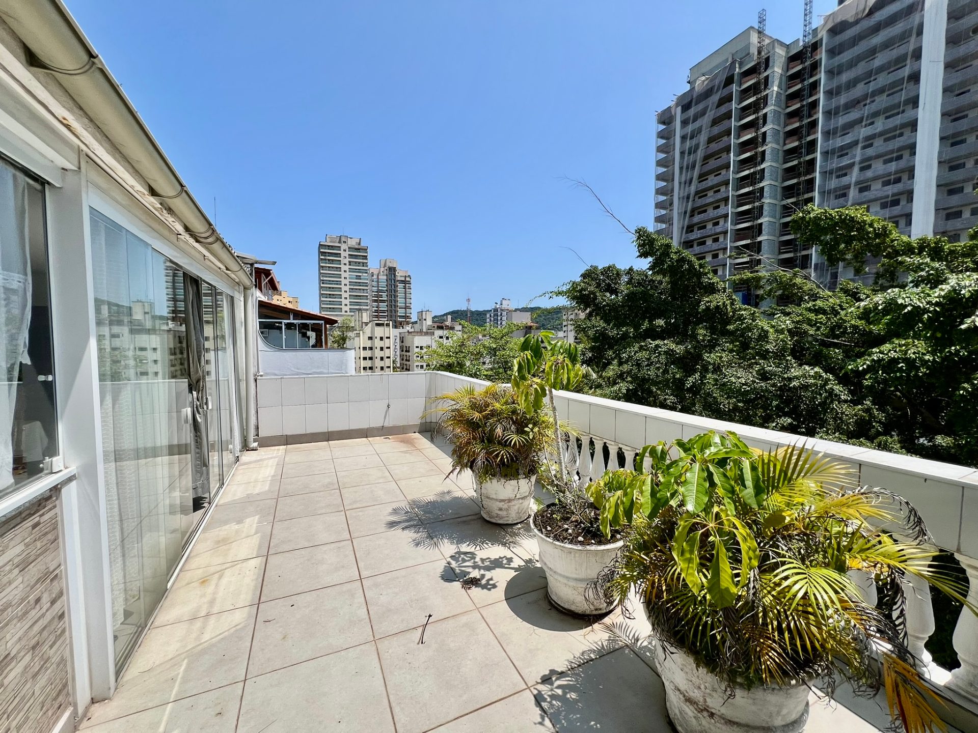 Cobertura Penthouse Reformada na Enseada - Perto da UNAERP! em Jardim Virgínia, Guarujá — foto 2