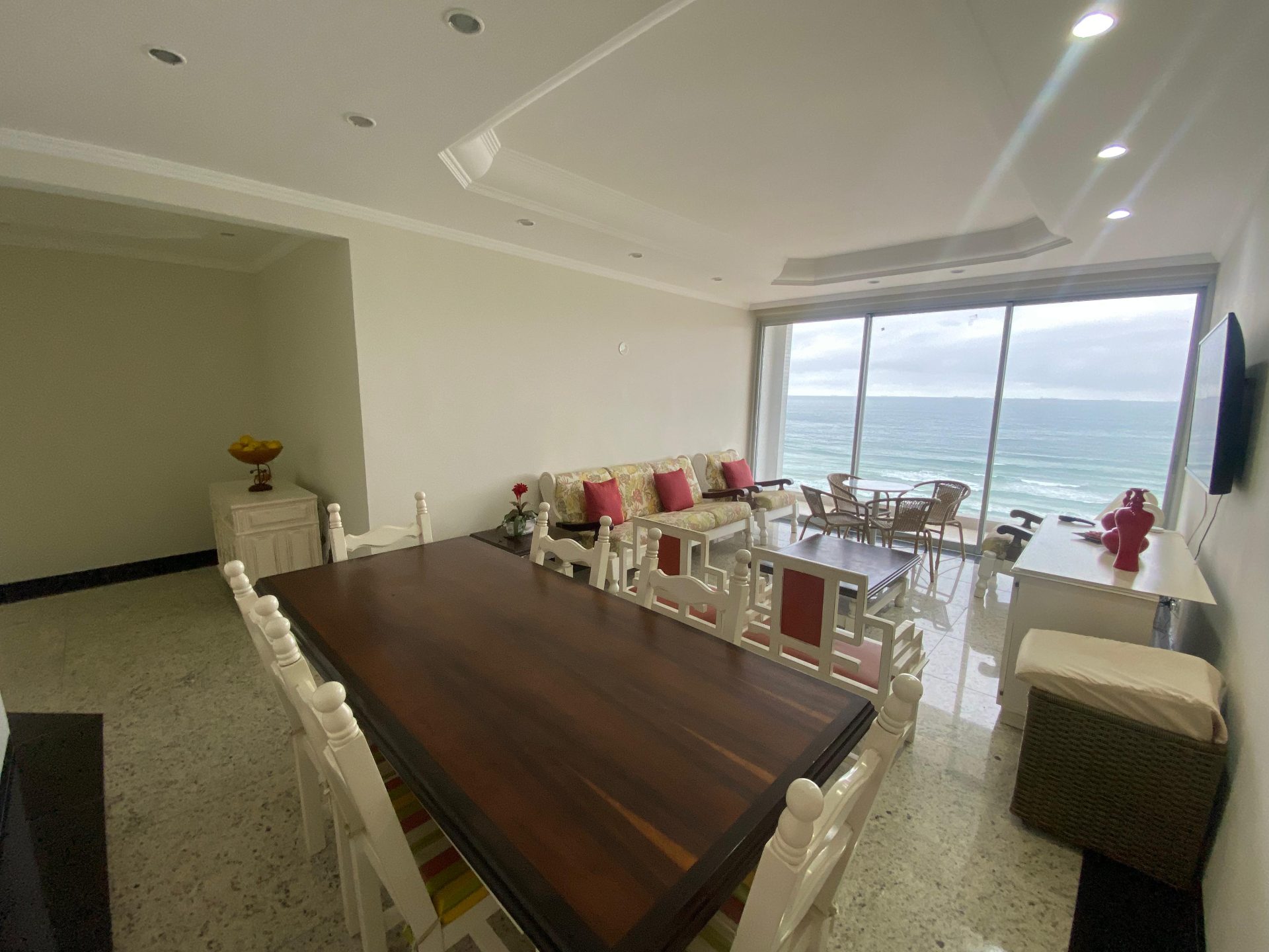Apto reformado, frente praia, 4 quartos, 2 vagas, Pitangueiras em Pitangueiras, Guarujá — foto 2