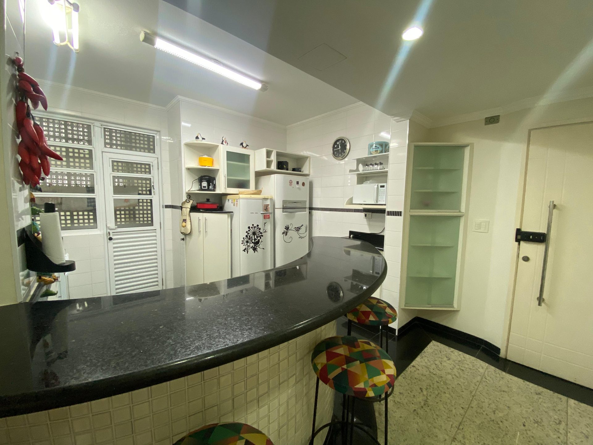 Apto reformado, frente praia, 4 quartos, 2 vagas, Pitangueiras em Pitangueiras, Guarujá — foto 4