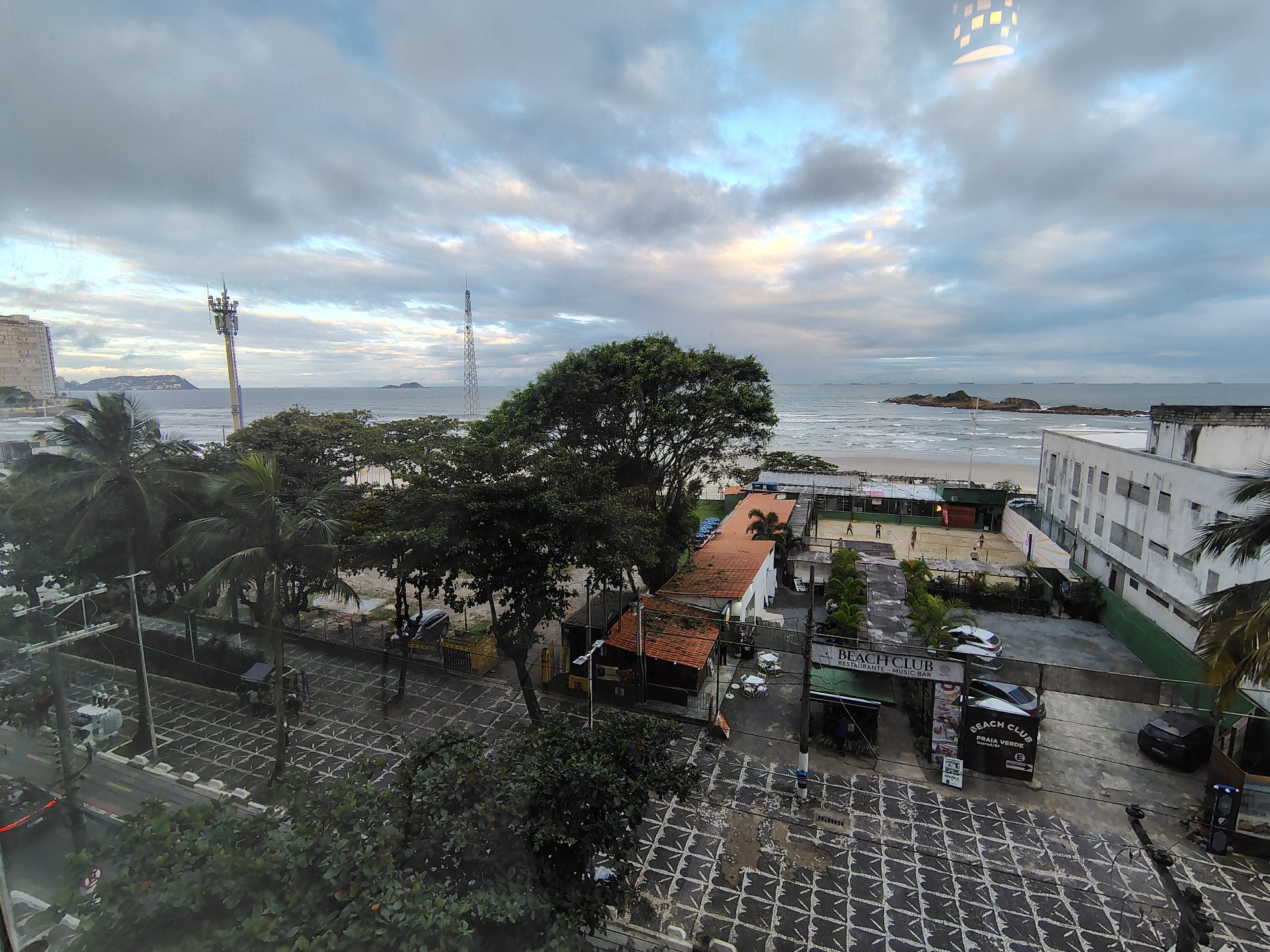 Apto frente praia Pitangueiras, sacada, 1 vaga em Pitangueiras, Guarujá — foto 6