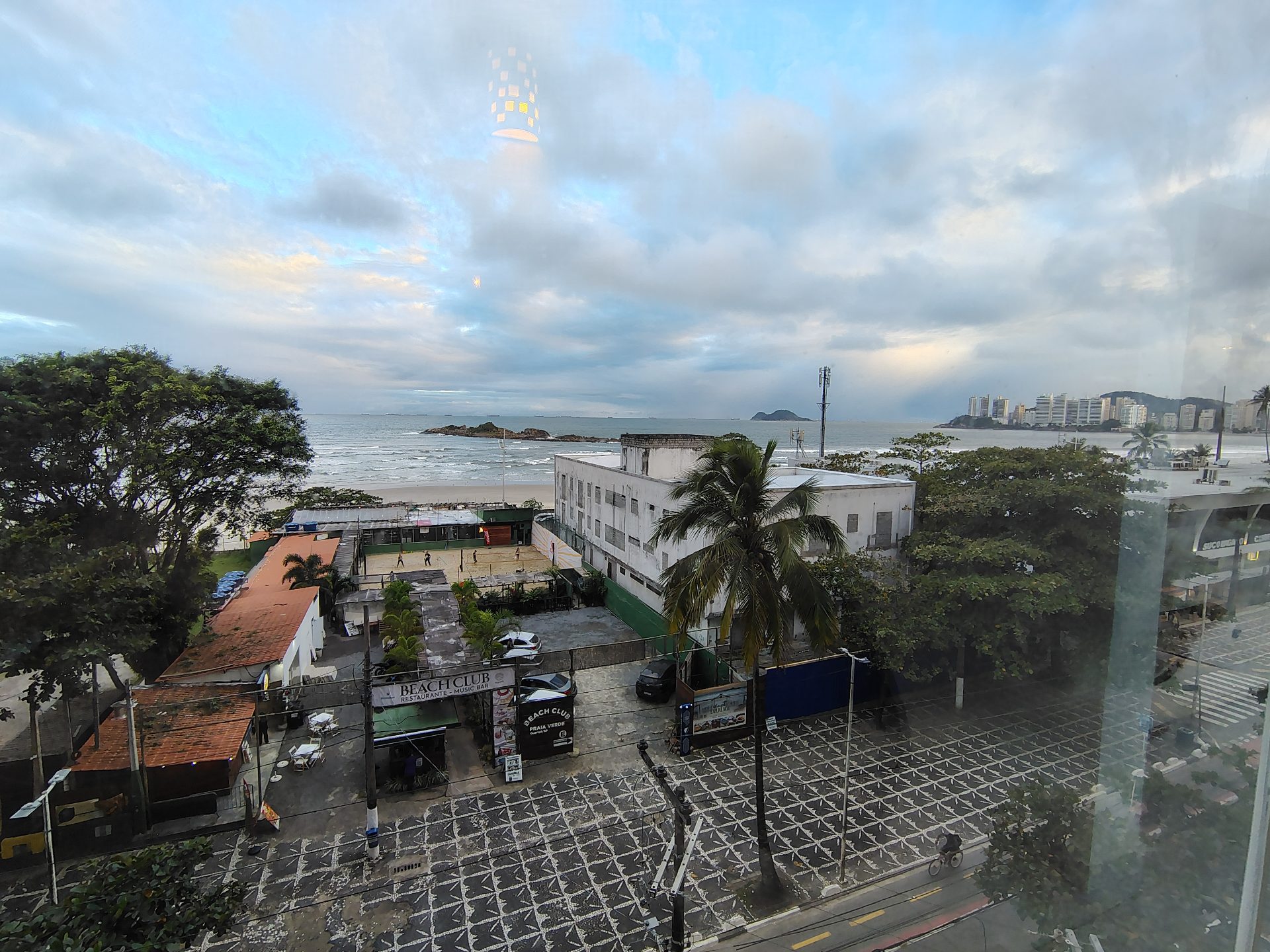 Apto frente praia Pitangueiras, sacada, 1 vaga em Pitangueiras, Guarujá — foto 7