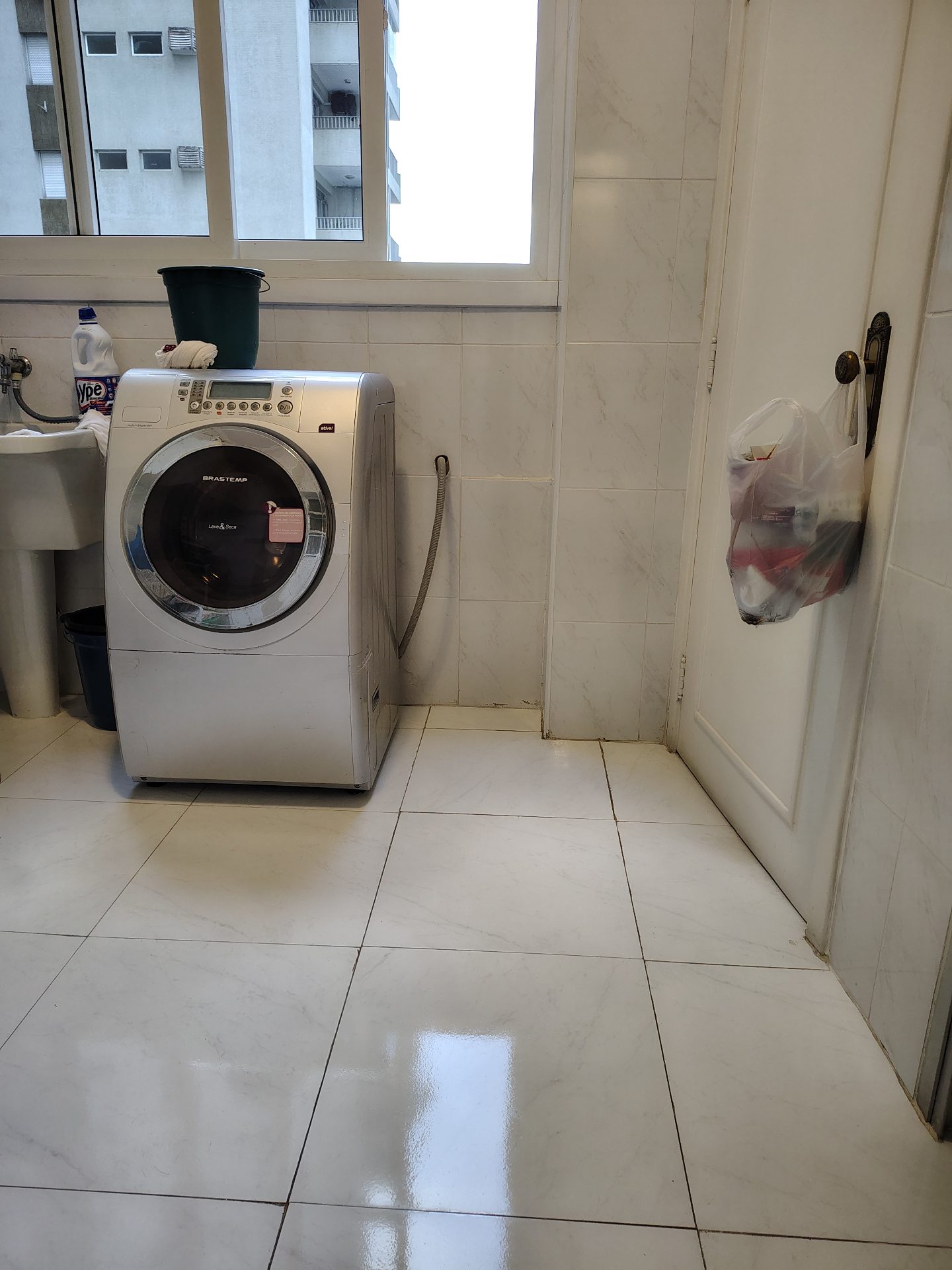 Apto frente praia Pitangueiras, sacada, 1 vaga em Pitangueiras, Guarujá — foto 22