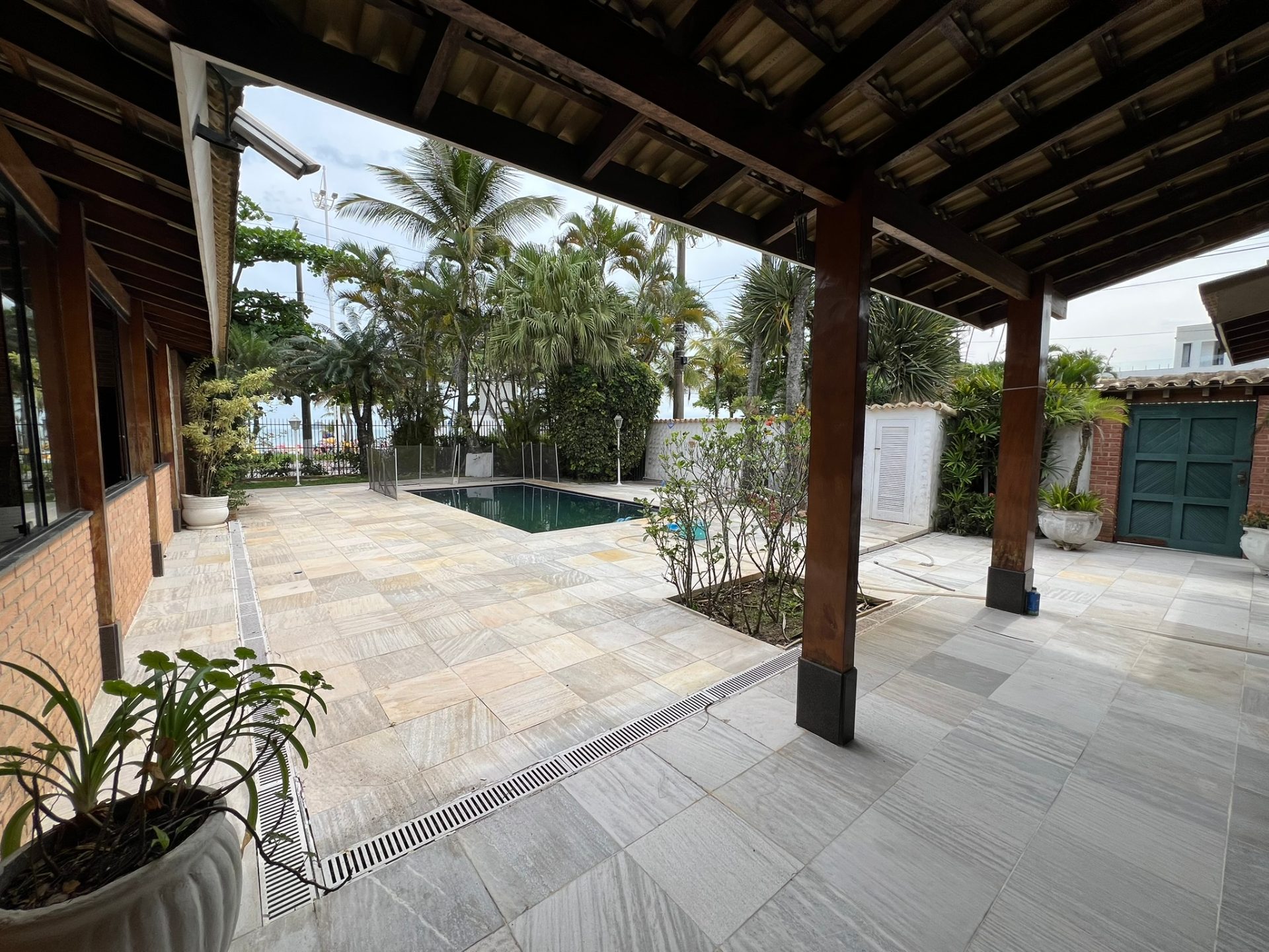Casa térrea, frente praia Enseada, 4 suítes, 3 vagas em Enseada, Guarujá — foto 6