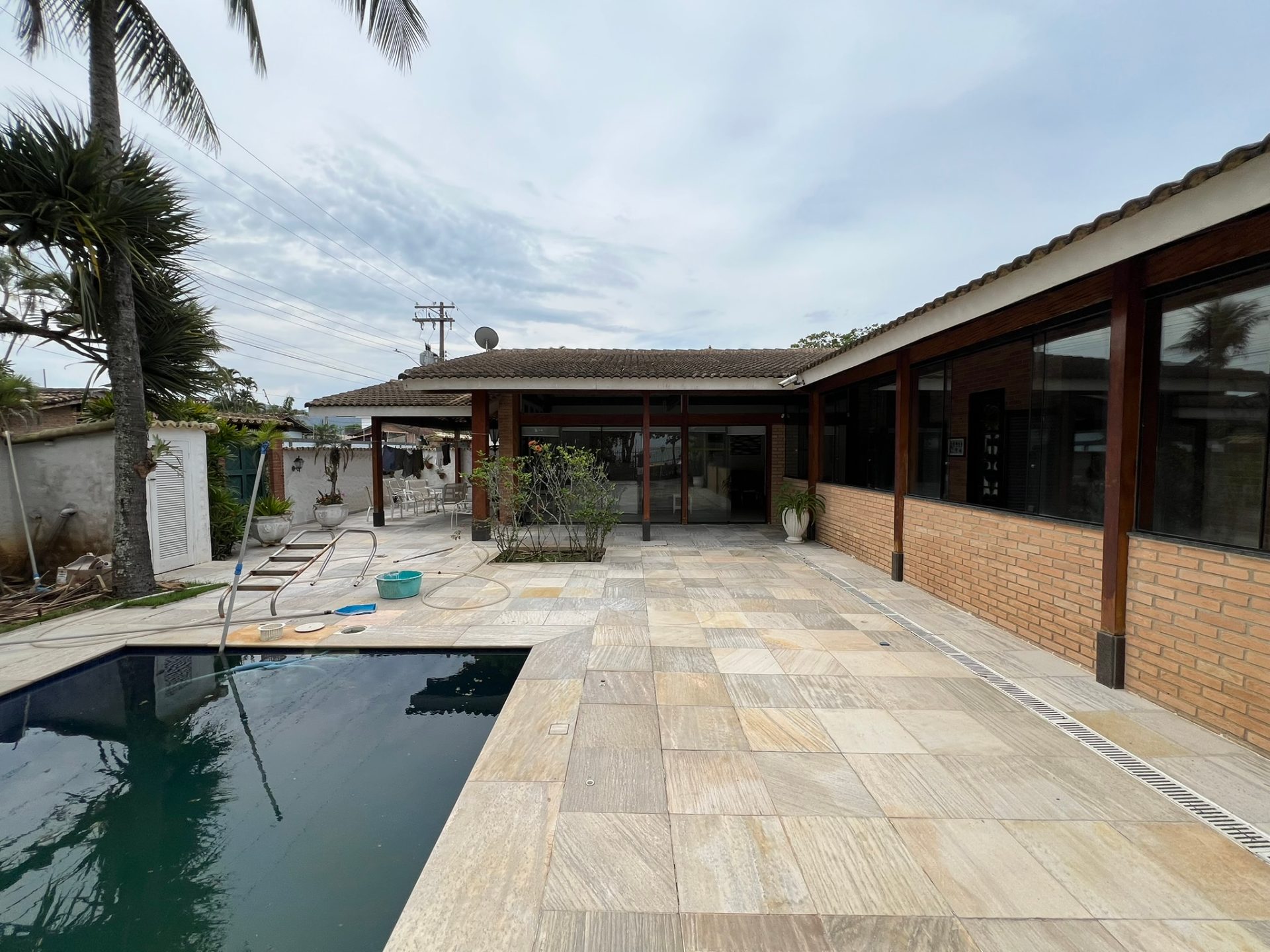 Casa térrea, frente praia Enseada, 4 suítes, 3 vagas em Enseada, Guarujá — foto 9