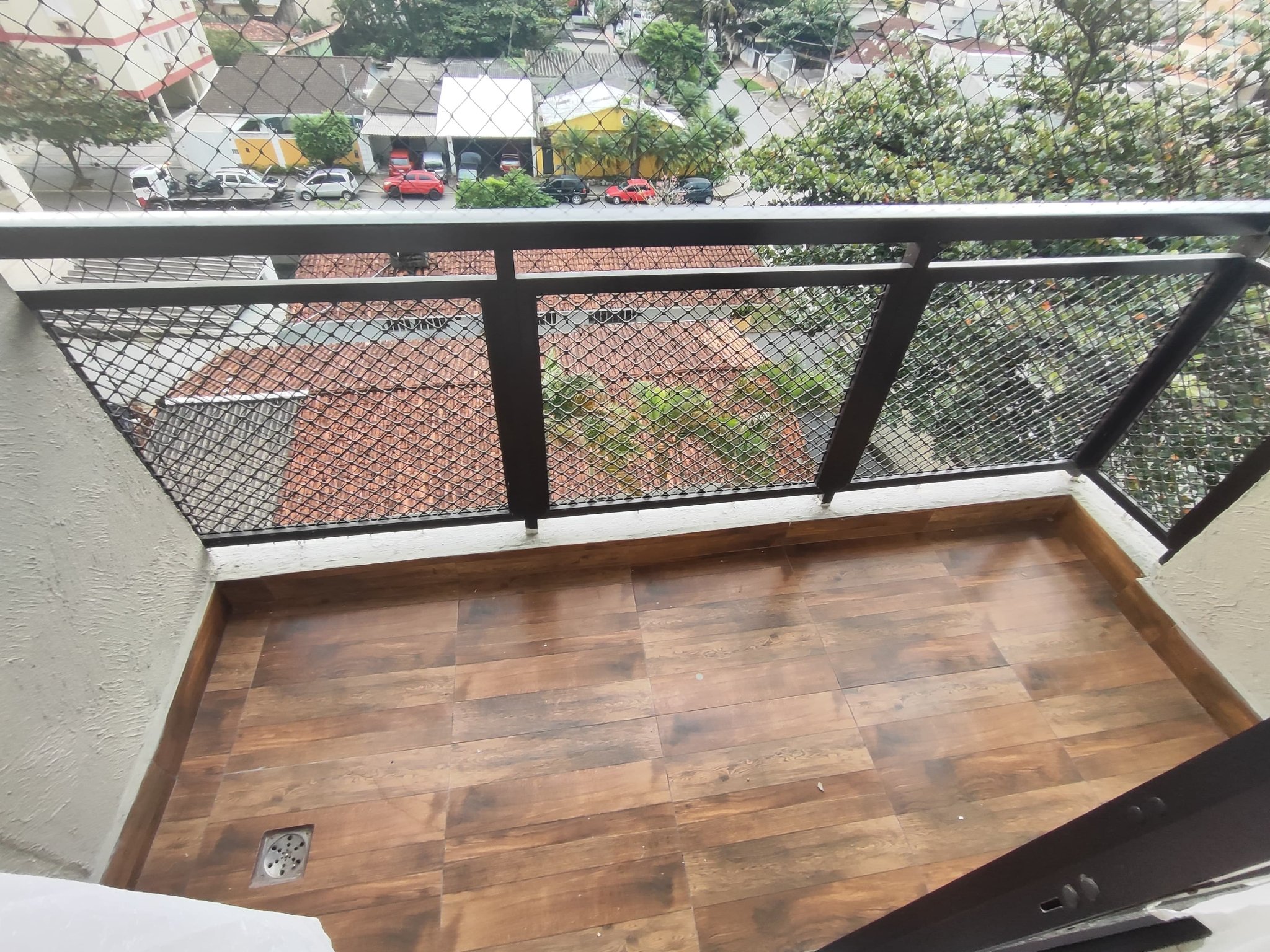Apto reformado, 2 quartos, sacada, lazer, 1 vaga em Enseada, Guarujá — foto 2