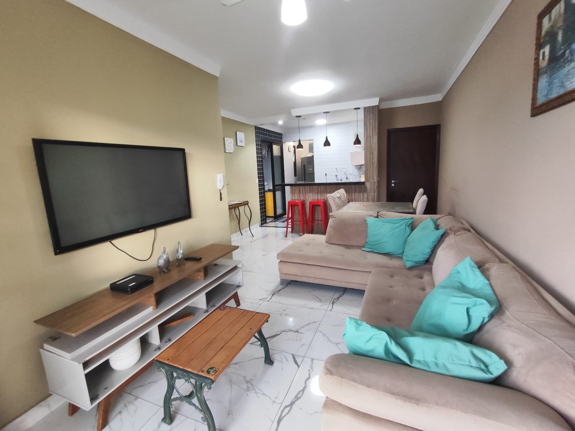 Apto reformado, 2 quartos, sacada, lazer, 1 vaga em Enseada, Guarujá — foto 3