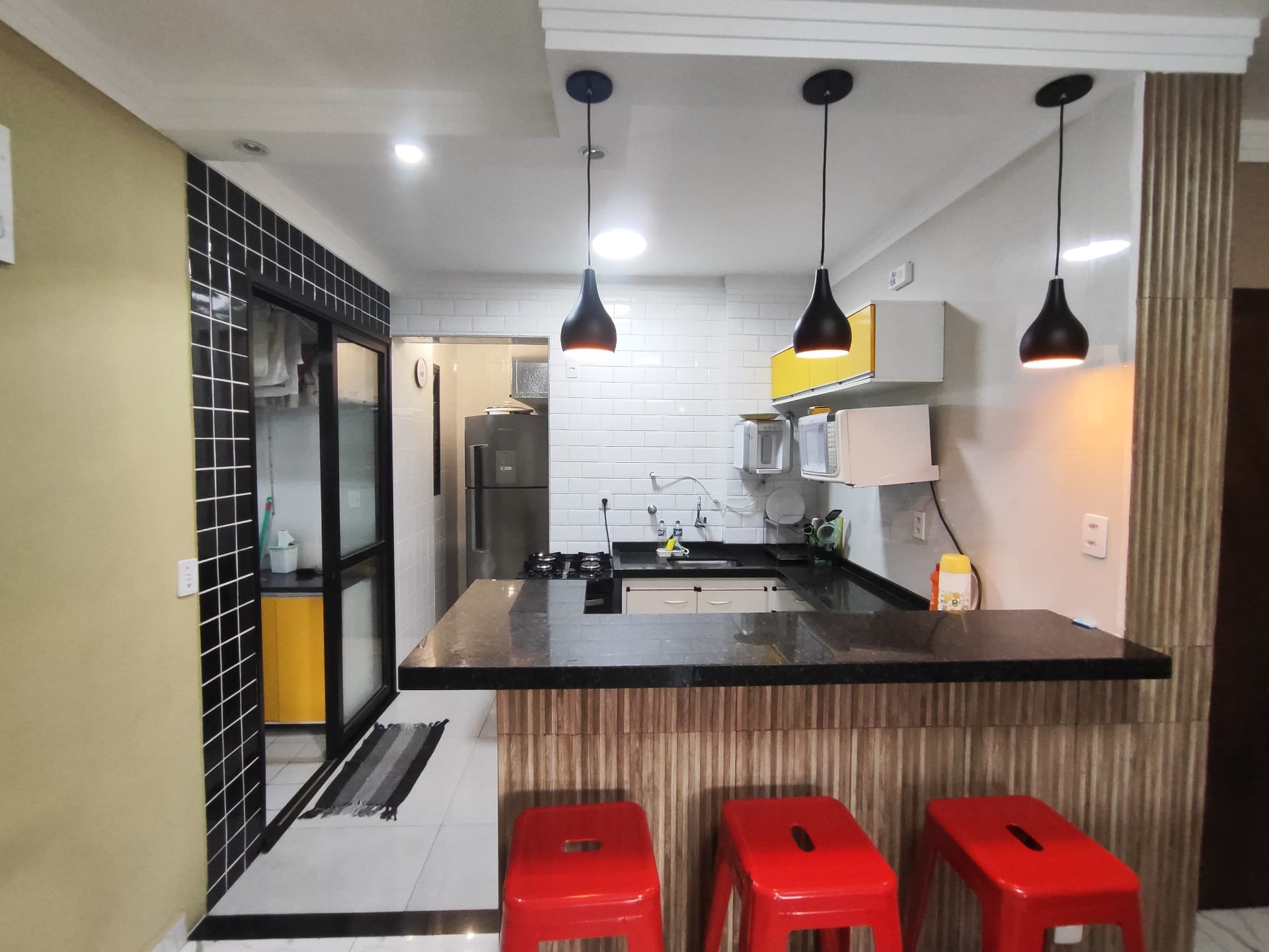 Apto reformado, 2 quartos, sacada, lazer, 1 vaga em Enseada, Guarujá — foto 6