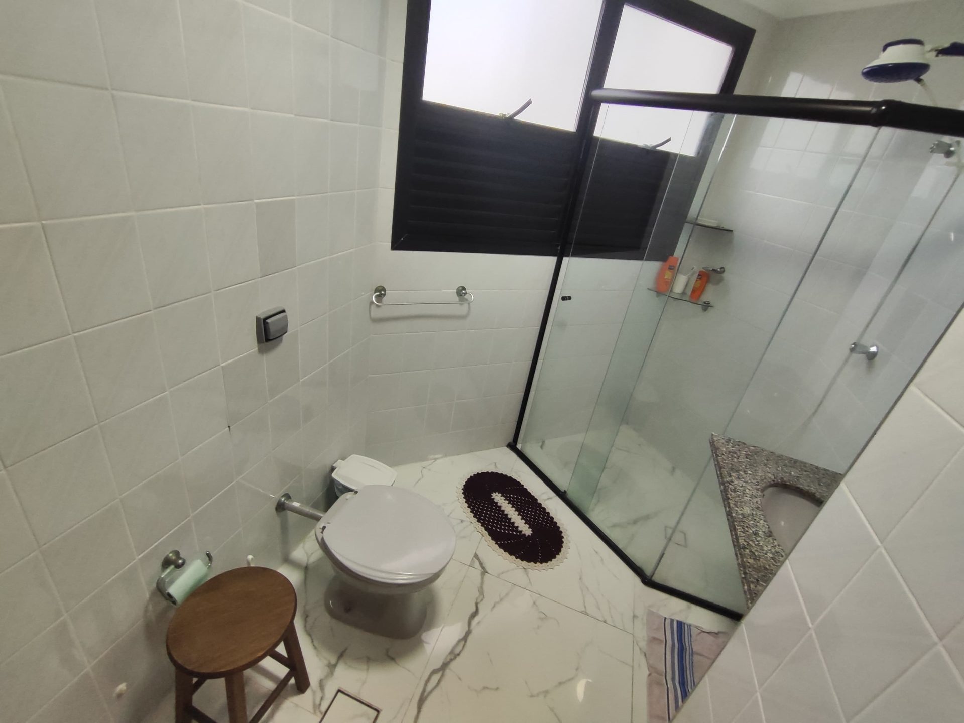 Apto reformado, 2 quartos, sacada, lazer, 1 vaga em Enseada, Guarujá — foto 15