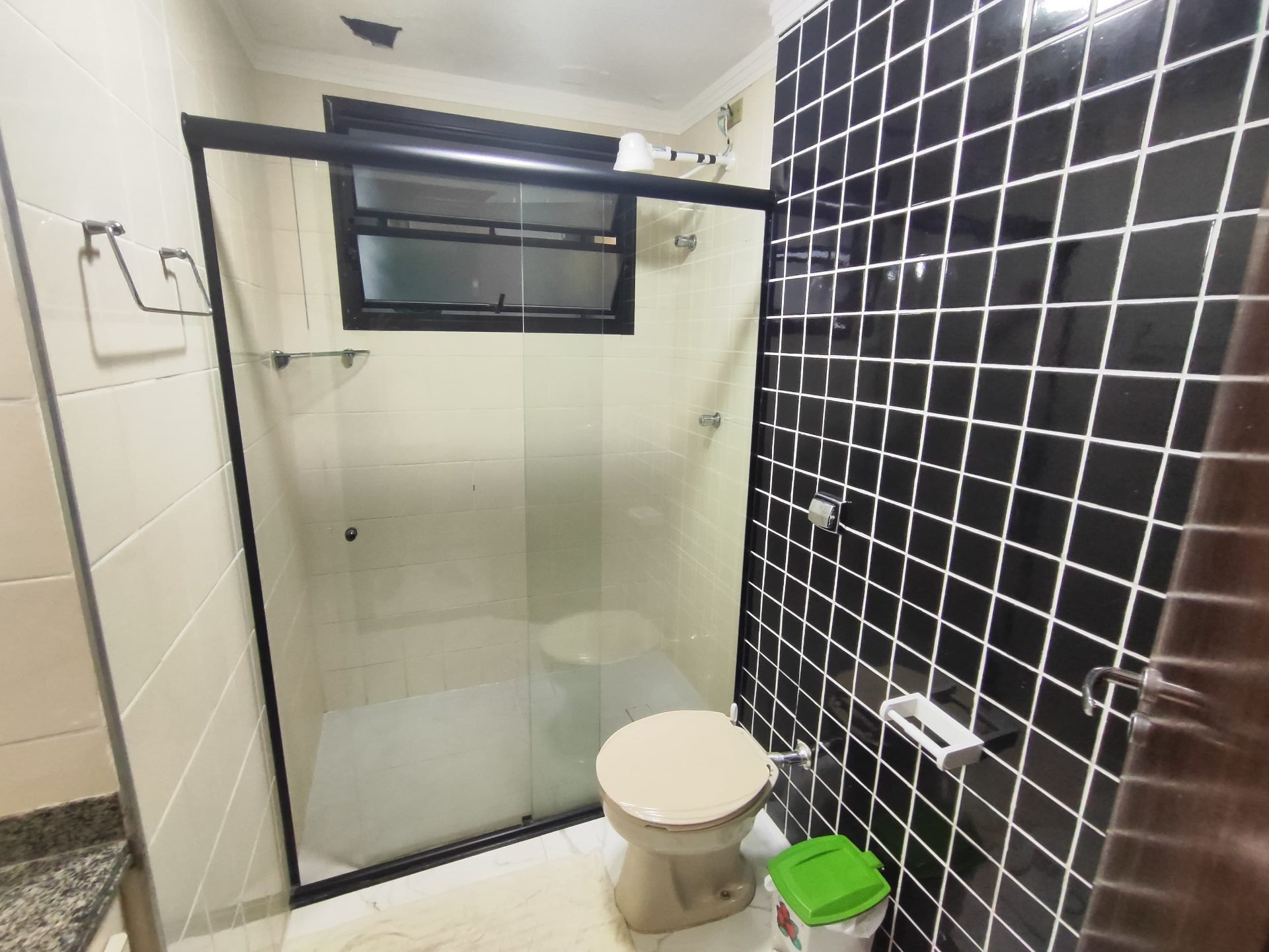 Apto reformado, 2 quartos, sacada, lazer, 1 vaga em Enseada, Guarujá — foto 12