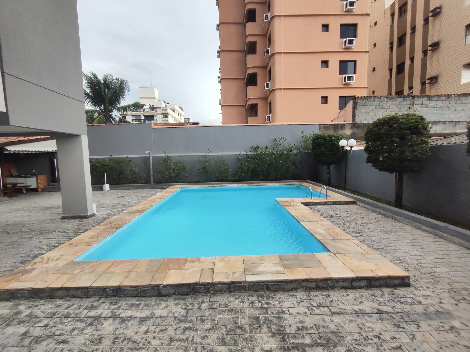 Apto reformado, 2 quartos, sacada, lazer, 1 vaga em Enseada, Guarujá — foto 16