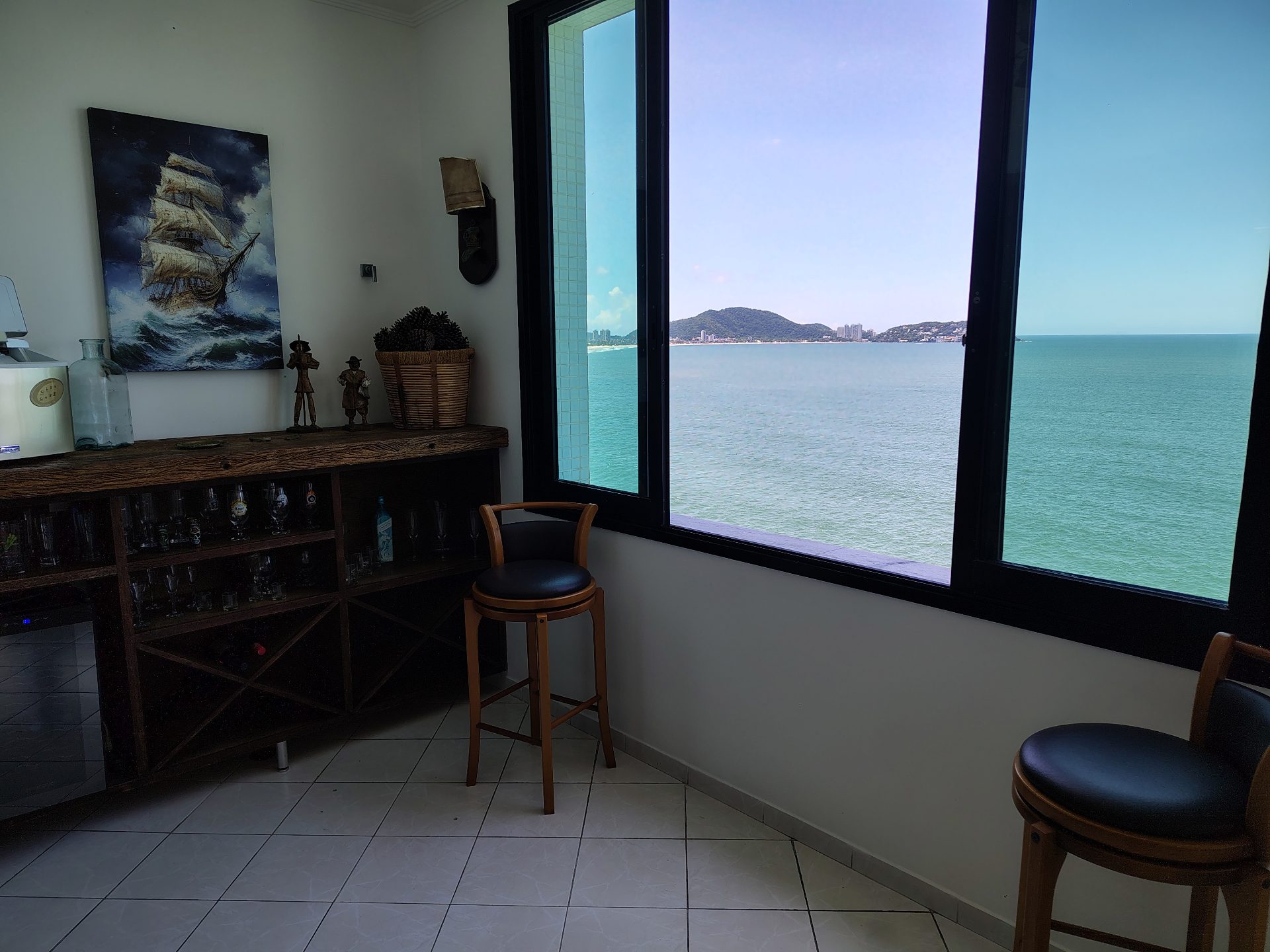 Apartamento totalmente reformado à venda no Morro do Maluf – Vista panorâmica para o mar no Guarujá em Pitangueiras, Guarujá — foto 4