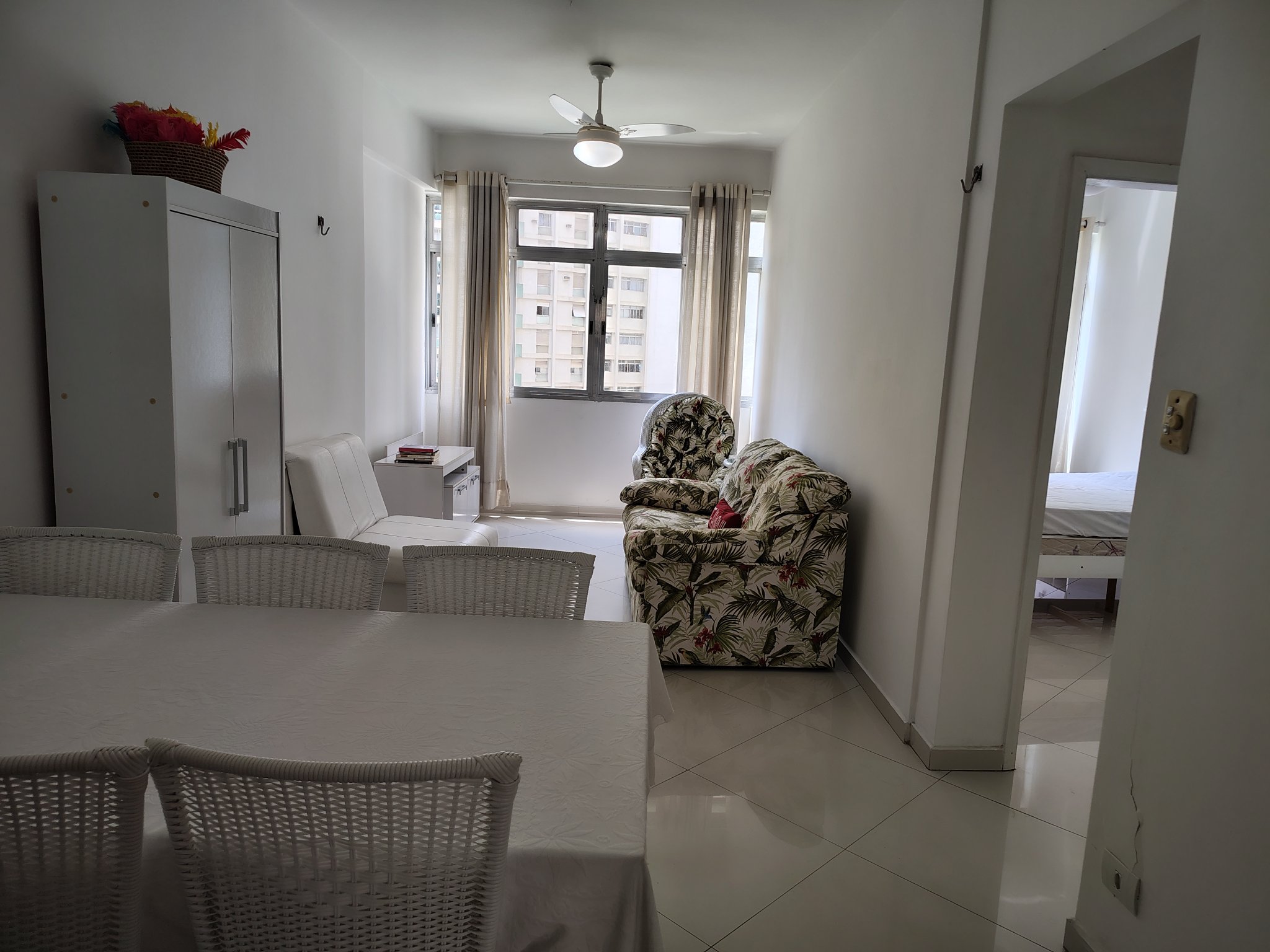 Apto 1 dorm., 2 salas, 1 vaga, 70m praia Pitangueiras em Pitangueiras, Guarujá — foto 4