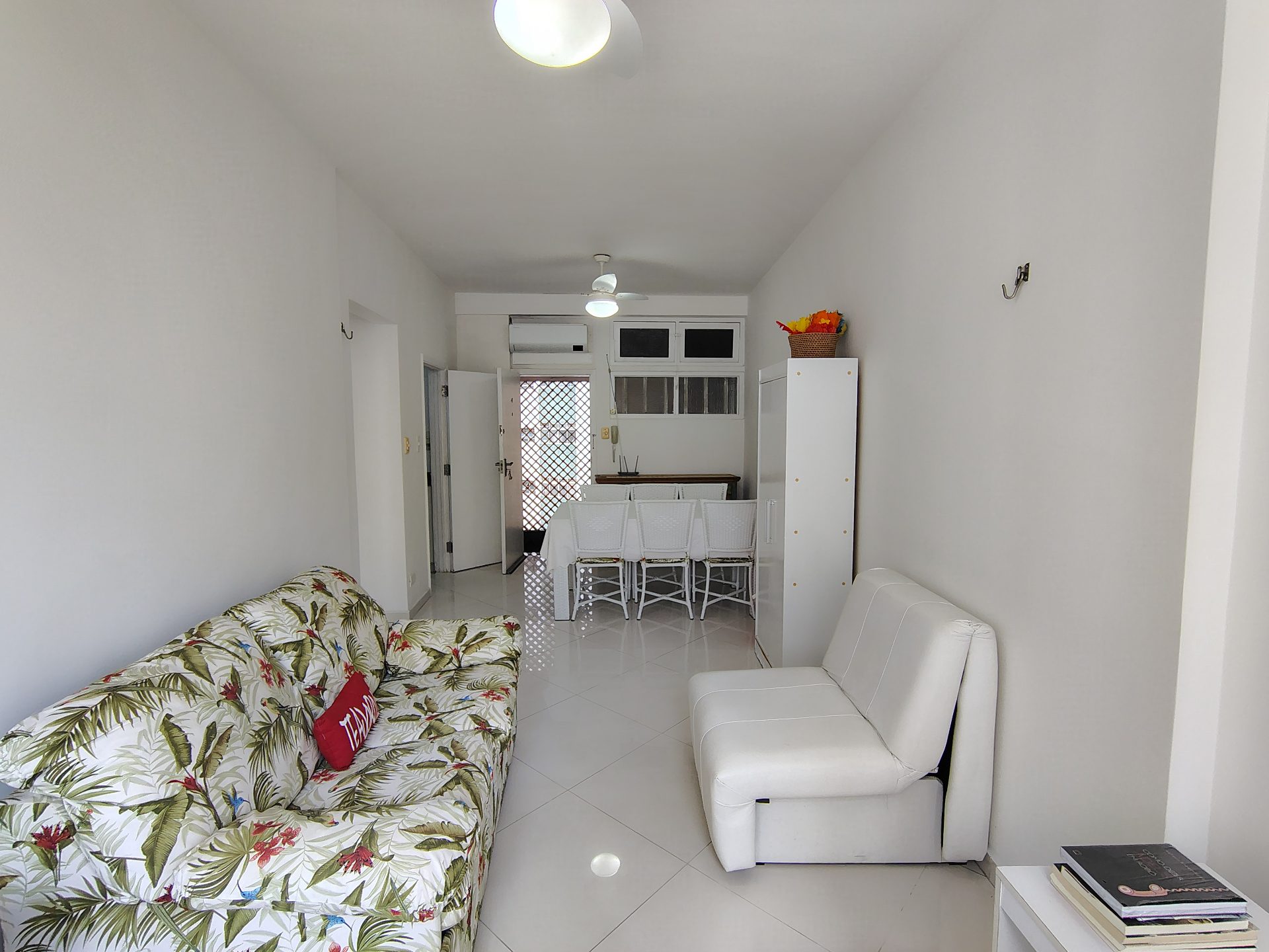 Apto 1 dorm., 2 salas, 1 vaga, 70m praia Pitangueiras em Pitangueiras, Guarujá — foto 3