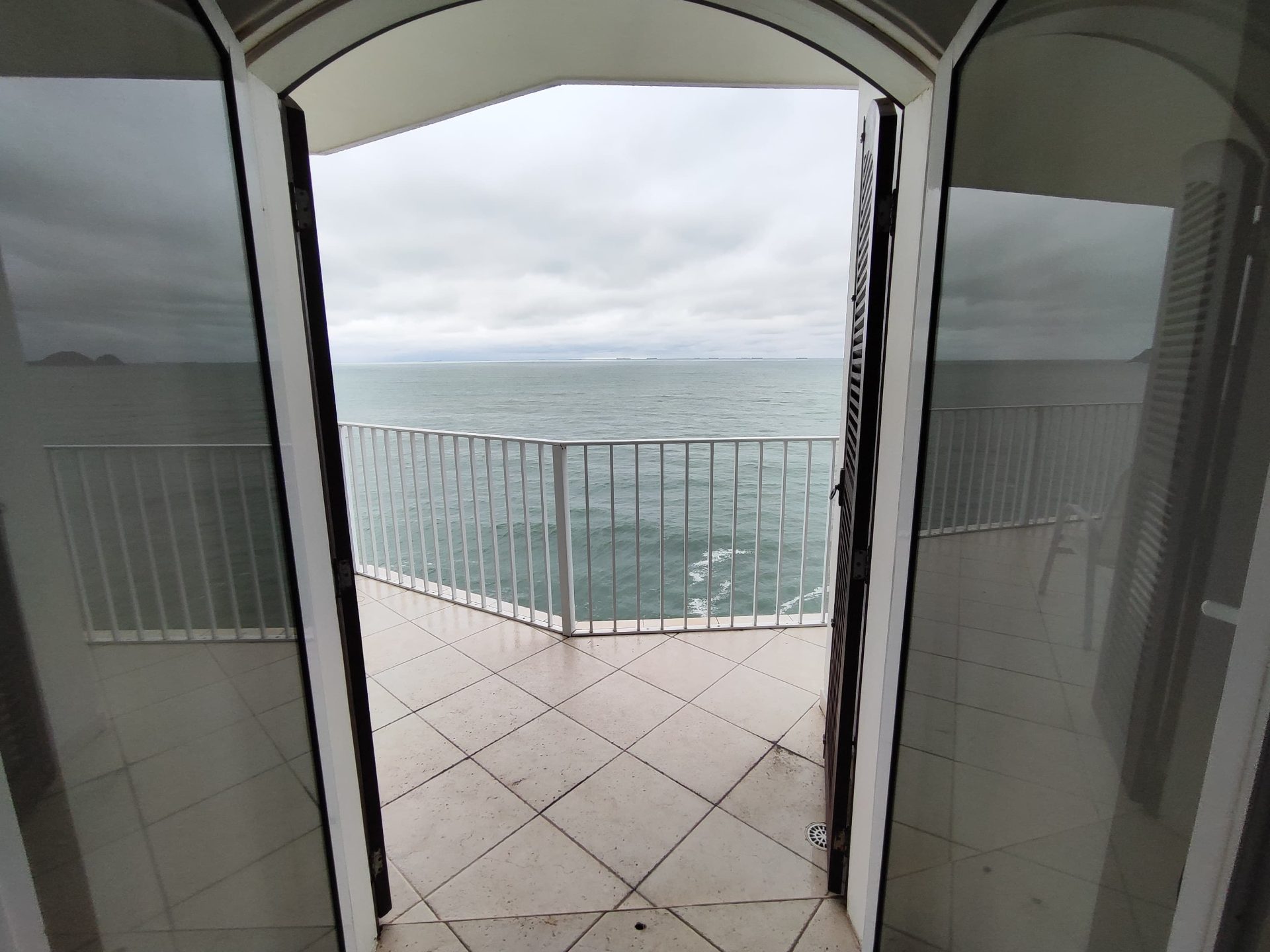 Apto 3 quartos, frente mar, sacada em Pitangueiras, Guarujá — foto 12