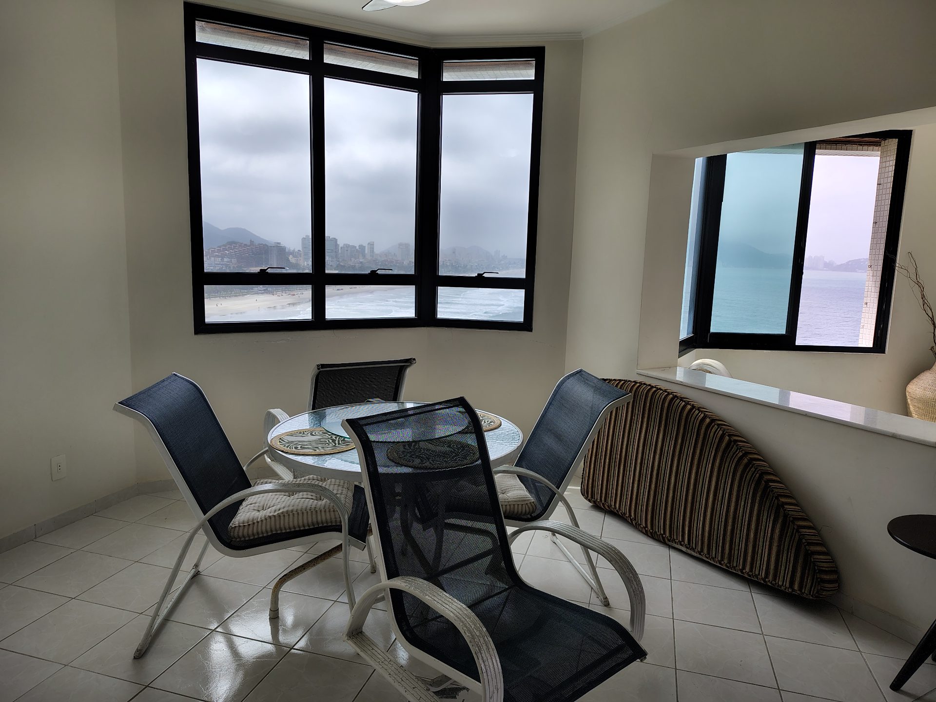 Apartamento de luxo com 4 quartos, frente praia Pitangueiras em Pitangueiras, Guarujá — foto 3