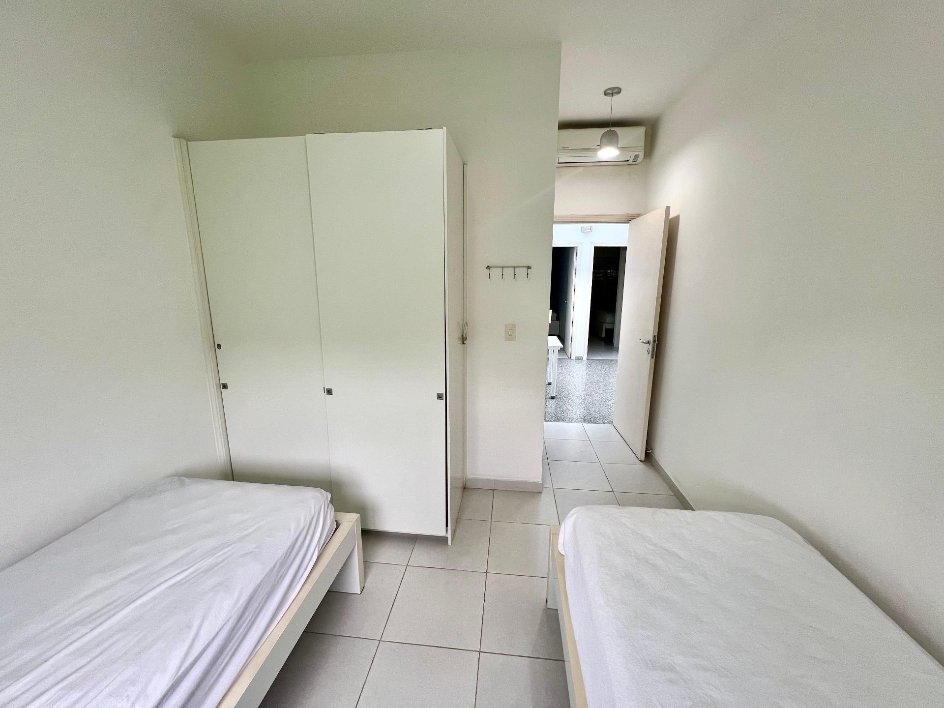 Casa em Condomínio de Alto Padrão | A 40 metros da Praia da Enseada em Enseada, Guarujá — foto 17