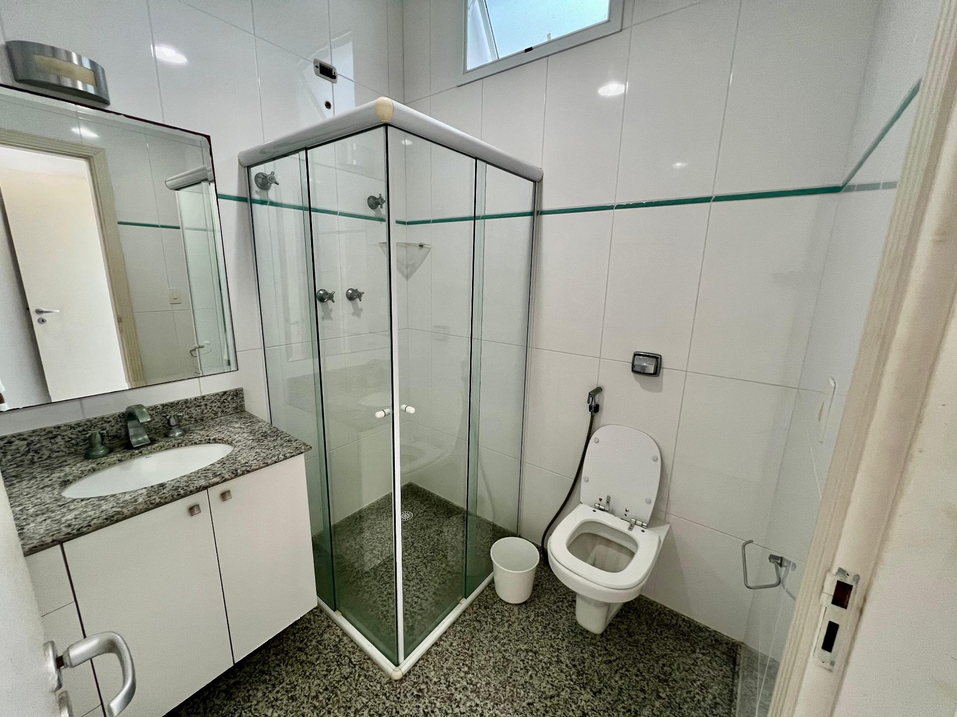 Casa em Condomínio de Alto Padrão | A 40 metros da Praia da Enseada em Enseada, Guarujá — foto 18