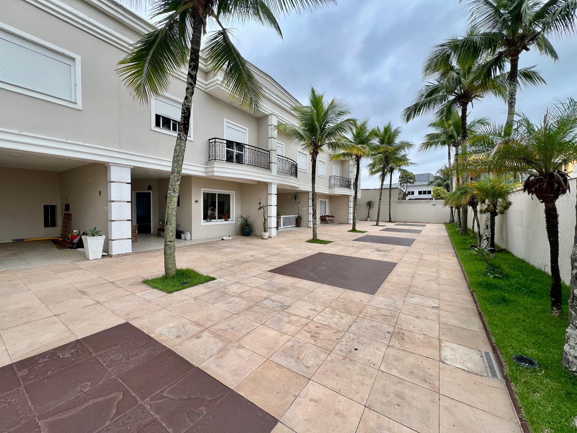 Casa em Condomínio de Alto Padrão | A 40 metros da Praia da Enseada em Enseada, Guarujá — foto 3