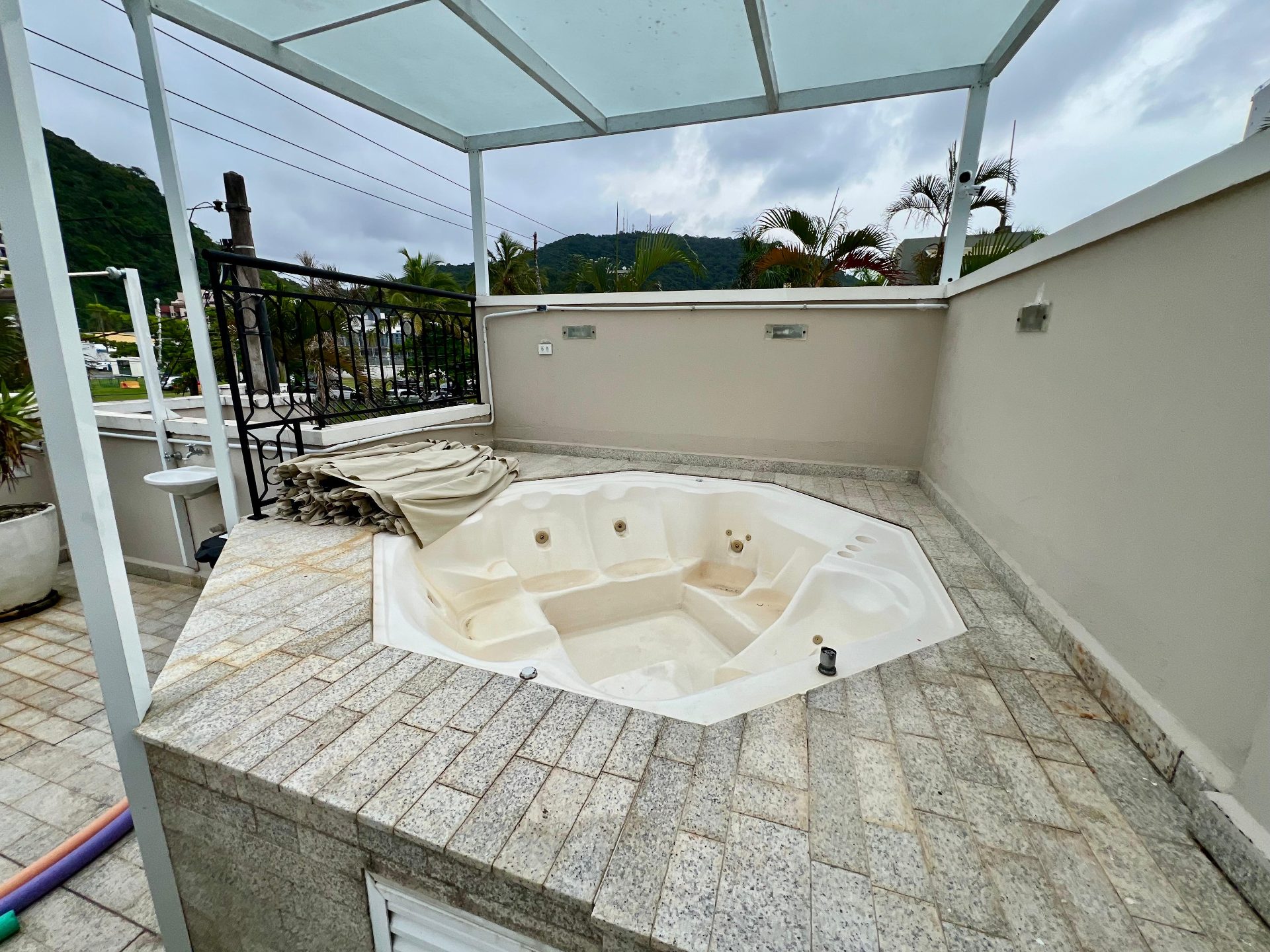 Casa em Condomínio de Alto Padrão | A 40 metros da Praia da Enseada em Enseada, Guarujá — foto 37