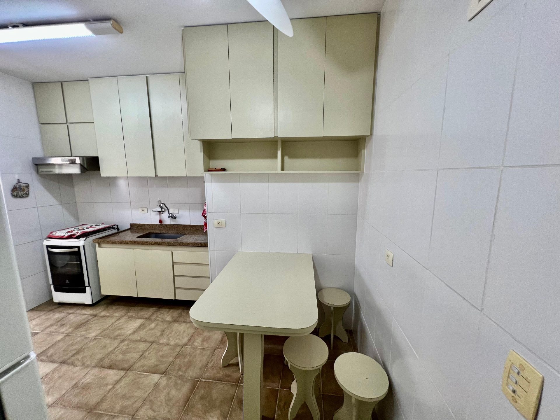 Apto à venda na Praia da Enseada, uma oportunidade que combina localização privilegiada, conforto e praticidade para morar ou investir. em Enseada, Guarujá — foto 18