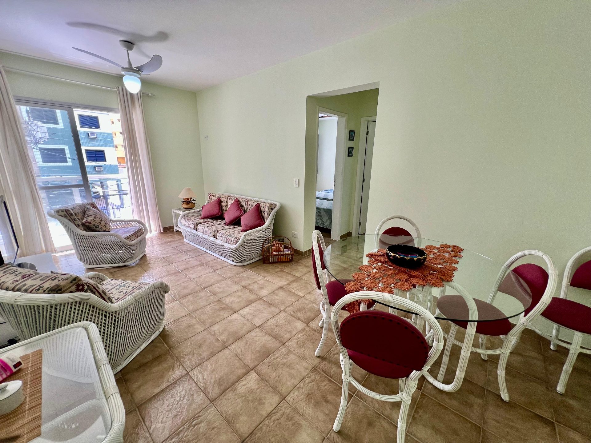 Apto à venda na Praia da Enseada, uma oportunidade que combina localização privilegiada, conforto e praticidade para morar ou investir. em Enseada, Guarujá — foto 7