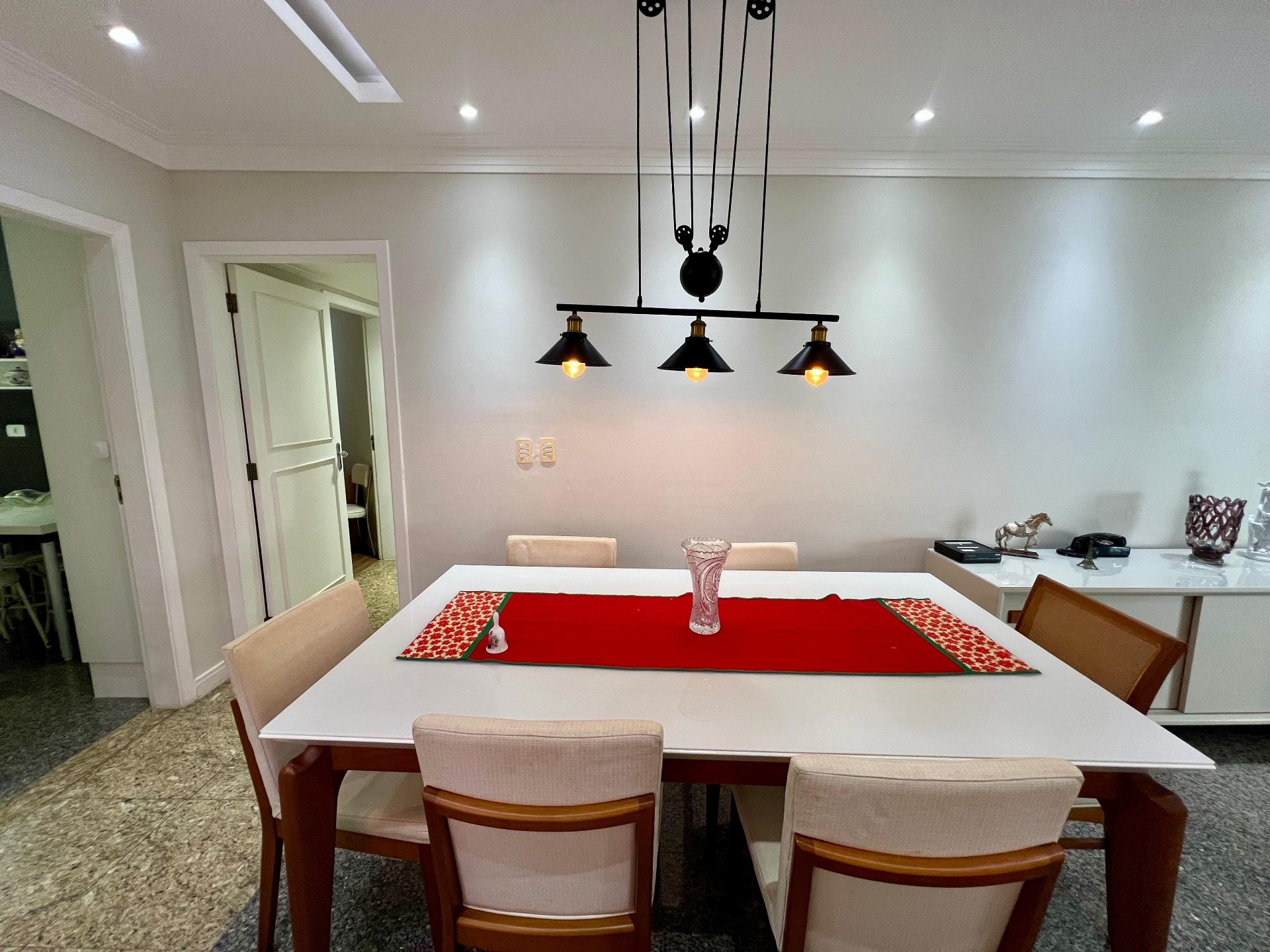 Apartamento Reformado com Vista Panorâmica para o Mar, 3 Dormitórios e 2 Vagas na Praia da Enseada em Loteamento João Batista Julião, Guarujá — foto 9