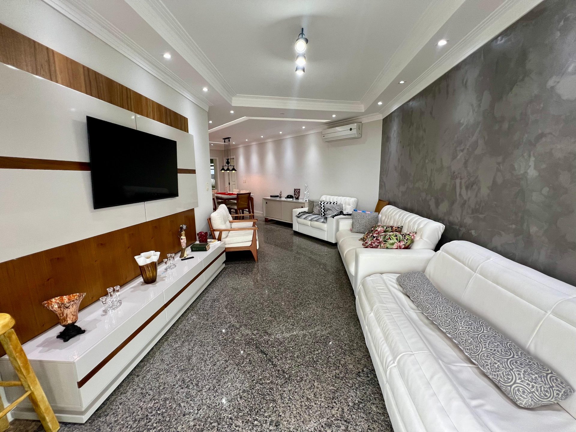 Apartamento Reformado com Vista Panorâmica para o Mar, 3 Dormitórios e 2 Vagas na Praia da Enseada em Loteamento João Batista Julião, Guarujá — foto 7