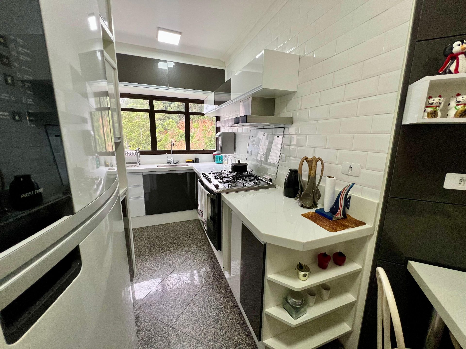 Apartamento Reformado com Vista Panorâmica para o Mar, 3 Dormitórios e 2 Vagas na Praia da Enseada em Loteamento João Batista Julião, Guarujá — foto 21
