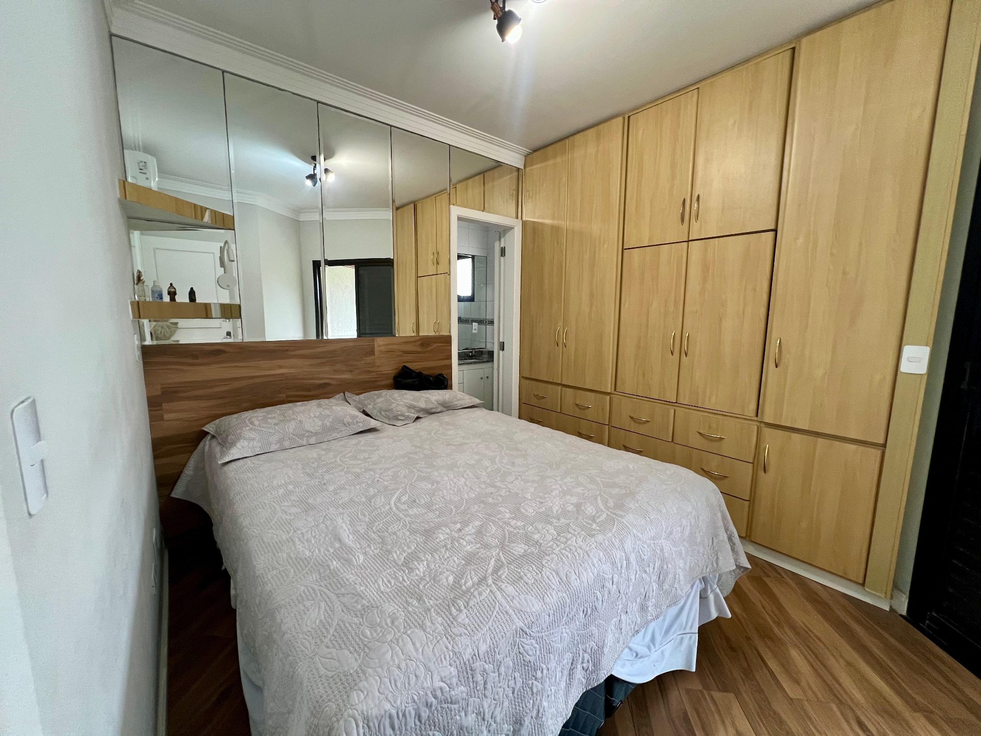 Apartamento Reformado com Vista Panorâmica para o Mar, 3 Dormitórios e 2 Vagas na Praia da Enseada em Loteamento João Batista Julião, Guarujá — foto 34