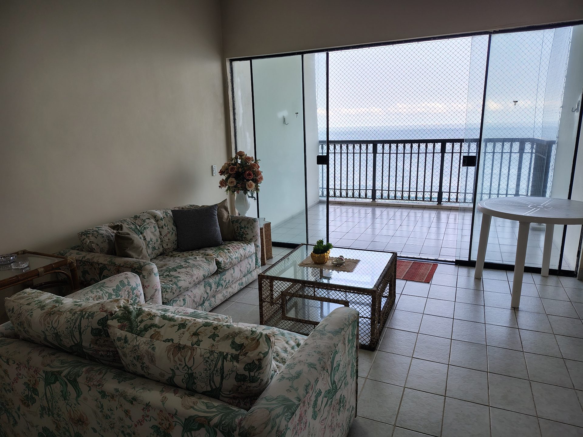 Apto frente praia Pitangueiras, 4 quartos, sacada, 1 vaga em Pitangueiras, Guarujá — foto 3