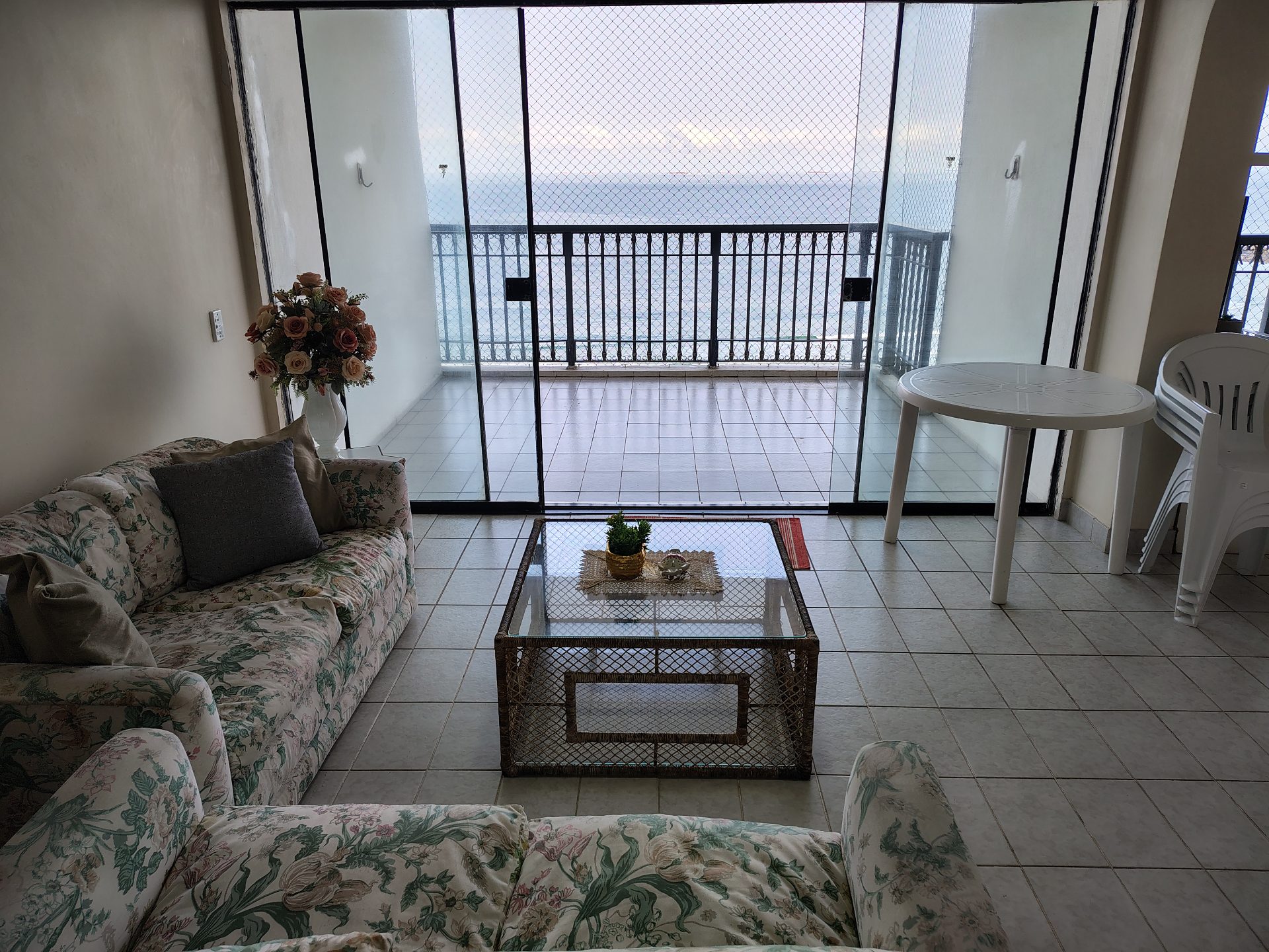 Apto frente praia Pitangueiras, 4 quartos, sacada, 1 vaga em Pitangueiras, Guarujá — foto 8