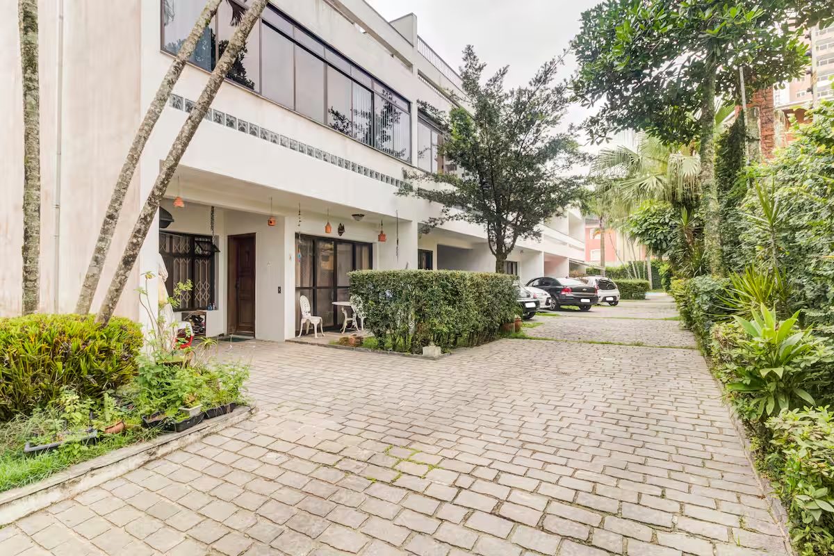 Casa triplex de 230m², poucos metros da praia Enseada em Enseada, Guarujá — foto 3