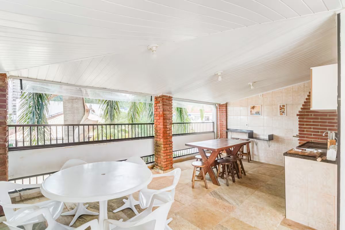 Casa triplex de 230m², poucos metros da praia Enseada em Enseada, Guarujá — foto 8